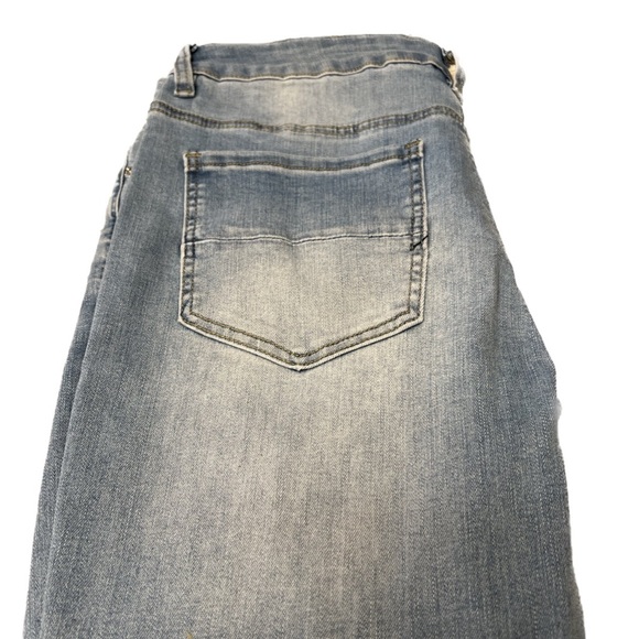 Muhadrs Women's Stretch Distressed Jeans Classic, Skinny
Light blue
Size 14 - Picture 5 of 6